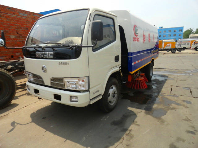  東風福瑞卡道路清掃車（<a href=http://m.jzdaj.com/saoluche/ target=_blank class=infotextkey>掃路車</a>）